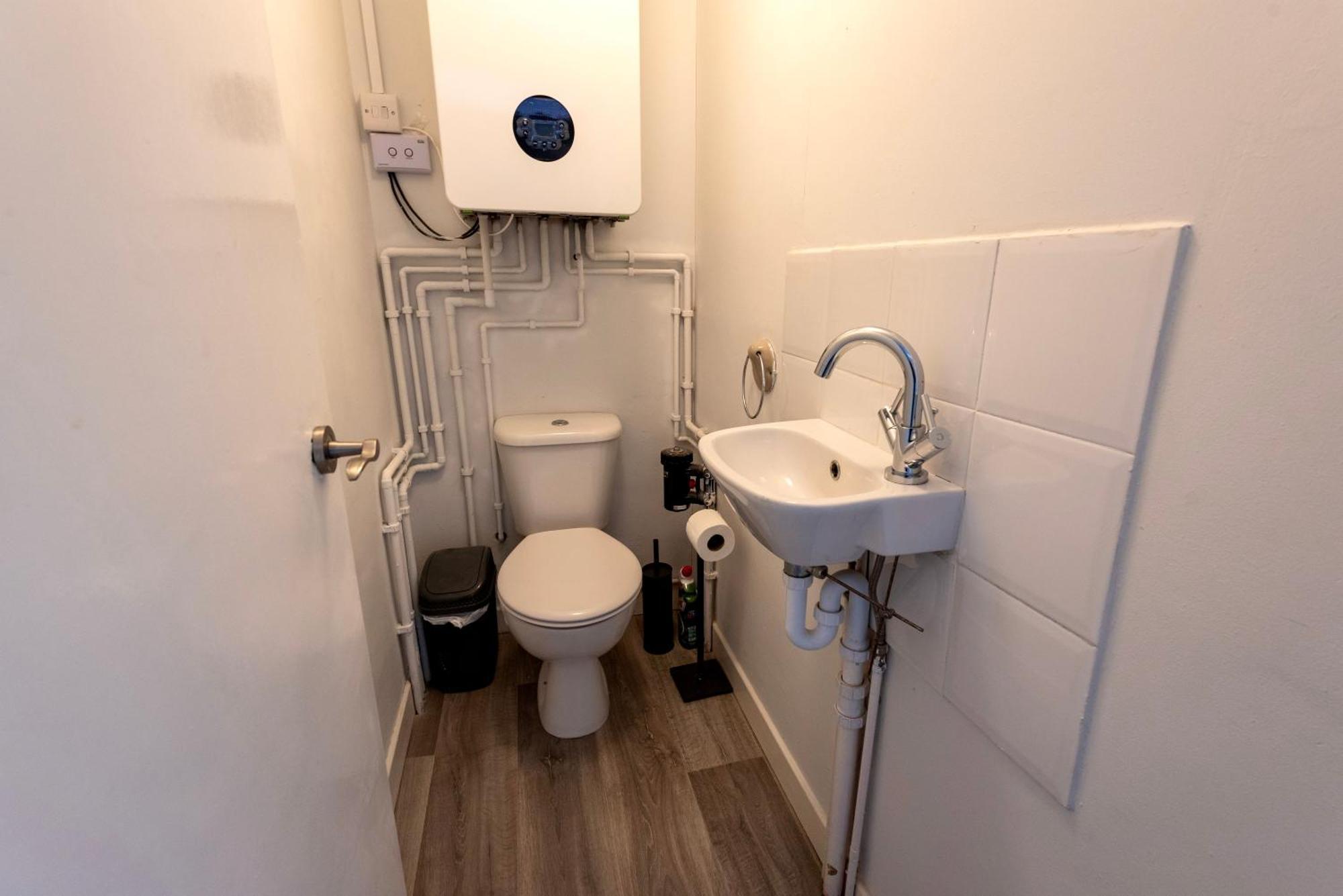 Single Room In Brand New 5 Bedroom Home BW Room 2 ソリフル エクステリア 写真