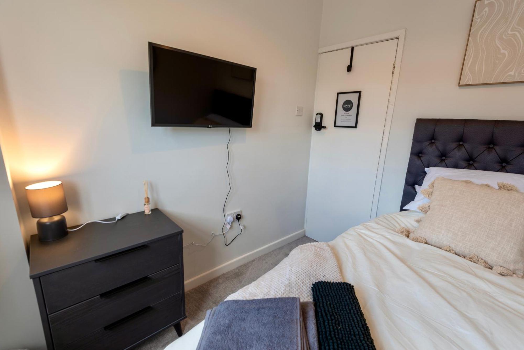 Single Room In Brand New 5 Bedroom Home BW Room 2 ソリフル エクステリア 写真