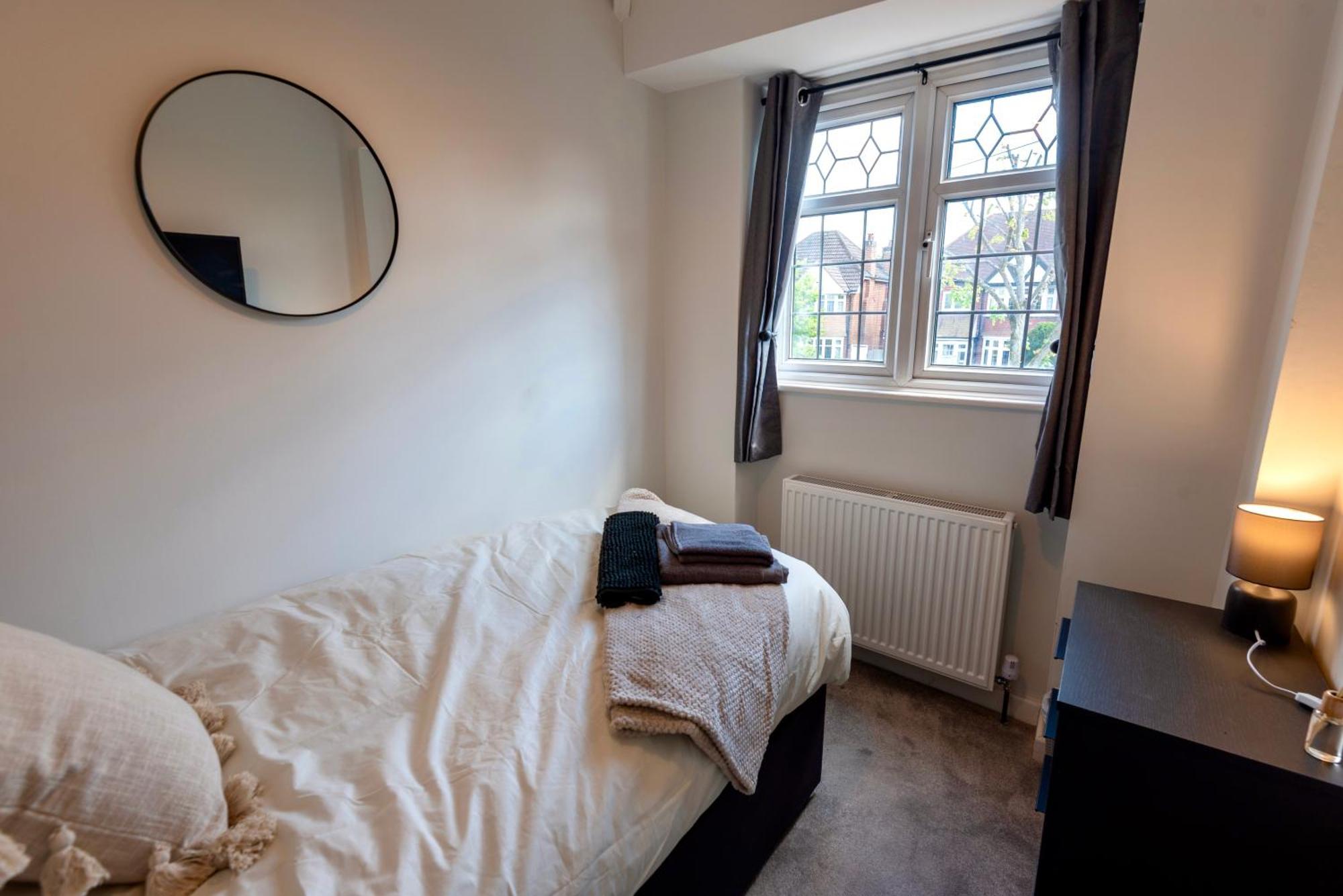 Single Room In Brand New 5 Bedroom Home BW Room 2 ソリフル エクステリア 写真