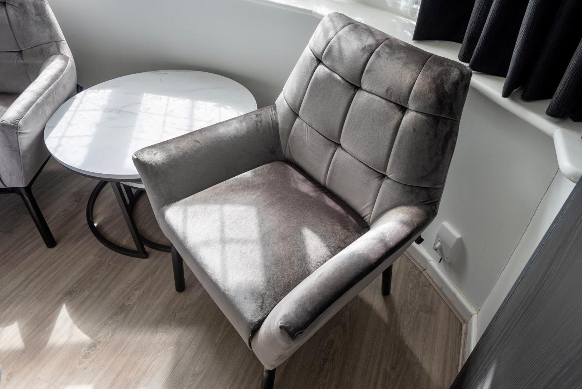 Single Room In Brand New 5 Bedroom Home BW Room 2 ソリフル エクステリア 写真
