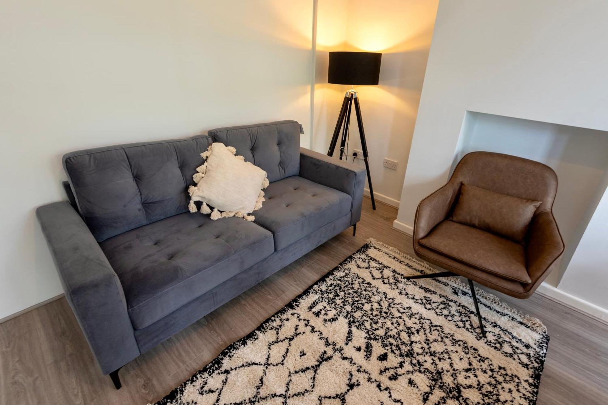 Single Room In Brand New 5 Bedroom Home BW Room 2 ソリフル エクステリア 写真