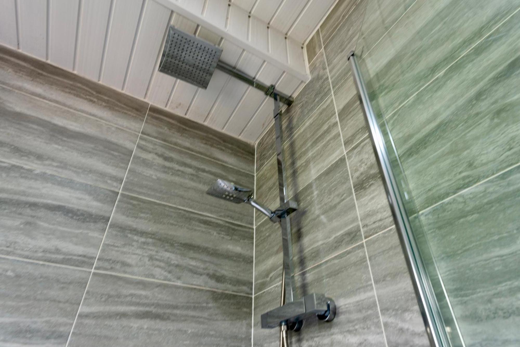 Single Room In Brand New 5 Bedroom Home BW Room 2 ソリフル エクステリア 写真